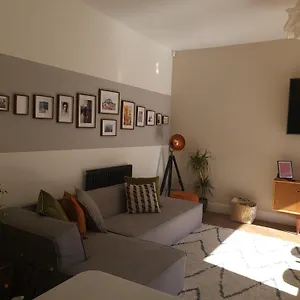 Luxury 4 Bed Family Property In Popular Location Sheffield